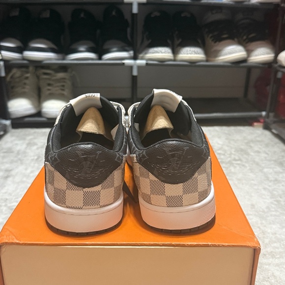 Air Jordan 1 low Louis Vuitton Monogram - Picture 4 of 9